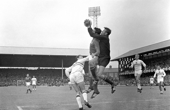 Lev Yashin guantes para un Bal n de Oro Blogs F tbol Emotion